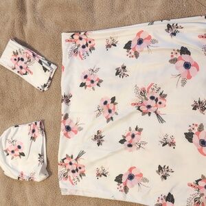 Newborn swaddle set.